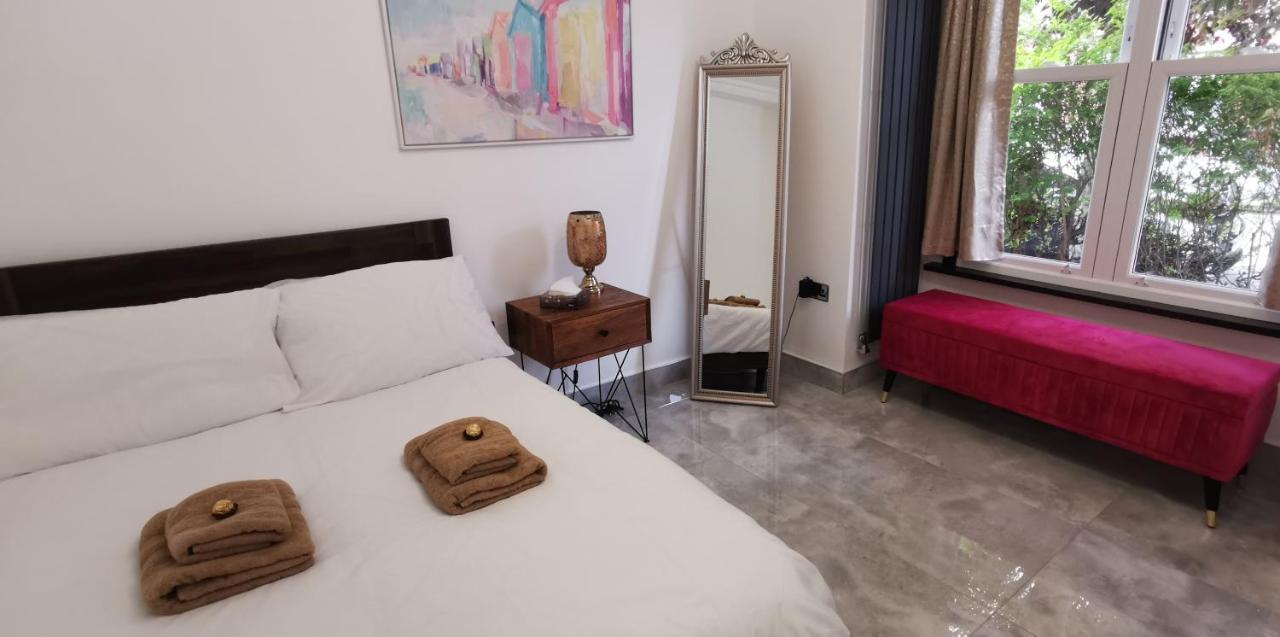 Luxury London Garden Home Sleep 7, 2 Mins To Metro 外观 照片